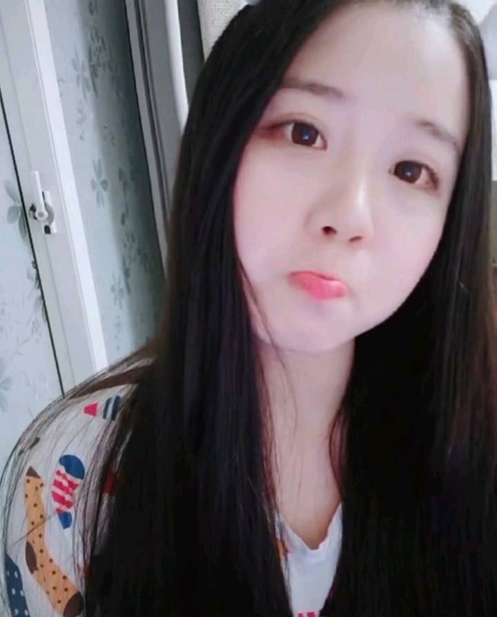 服务超好的年轻美女